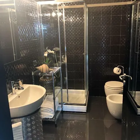 公寓 Luxury Loft “black & White 皮亚琴察
